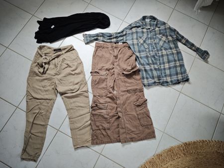 Kleiderpaket Damen Grösse S: 2 Hosen, Hemd, Jäckli
