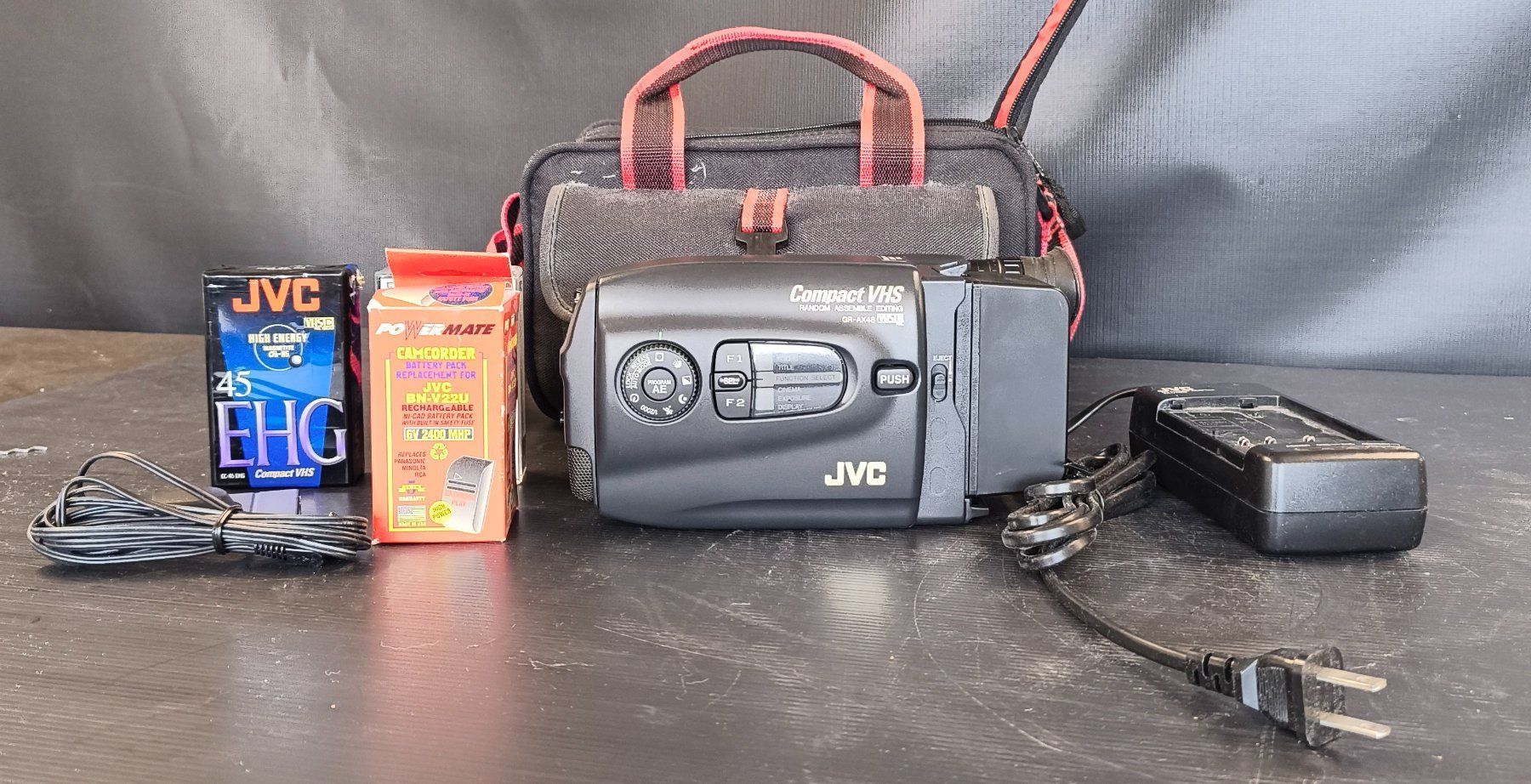 JVC Videocamere: Compact VHS Kamera JVC GR-AX48 – Usato da Basel venduto da bk_brockibasel