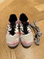 Asics Hallenschuhe Gr. 32.5 - Top Zustand für den Sport!
