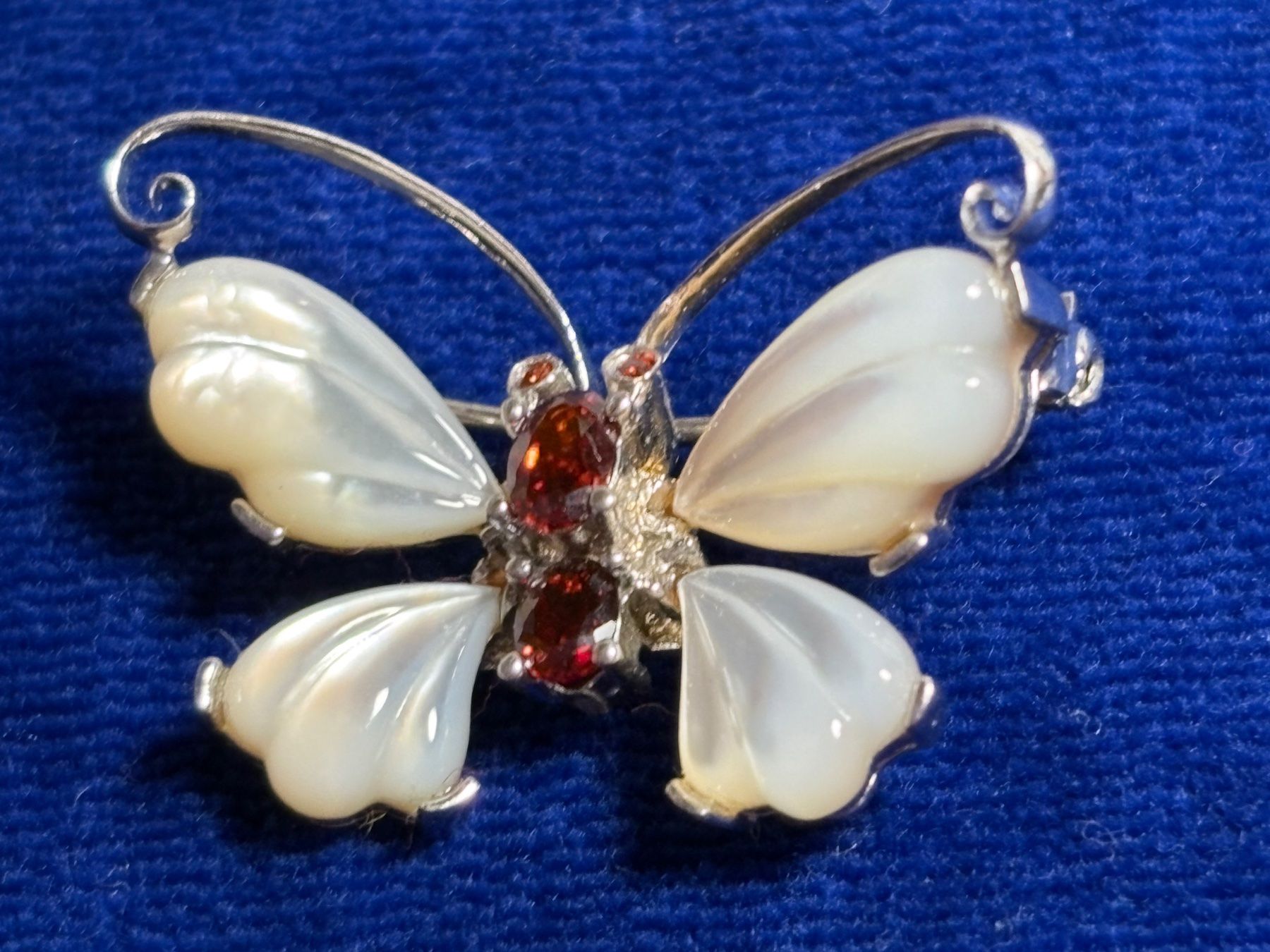 Spille & Fermagli: Brosche Schmetterling Silber 925 Perlmutt Granat echt – Usato da St. Peterzell venduto da verena40 3