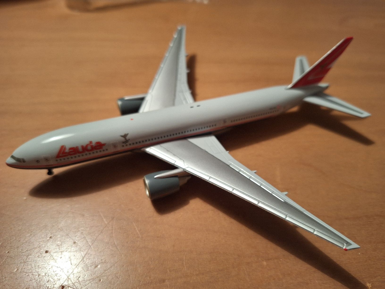 Boeing Kit di modellismo & Modellini statici:  Lauda Air Boeing 777-200 1:400 – Usato da Sargans venduto da nicsam1815 1