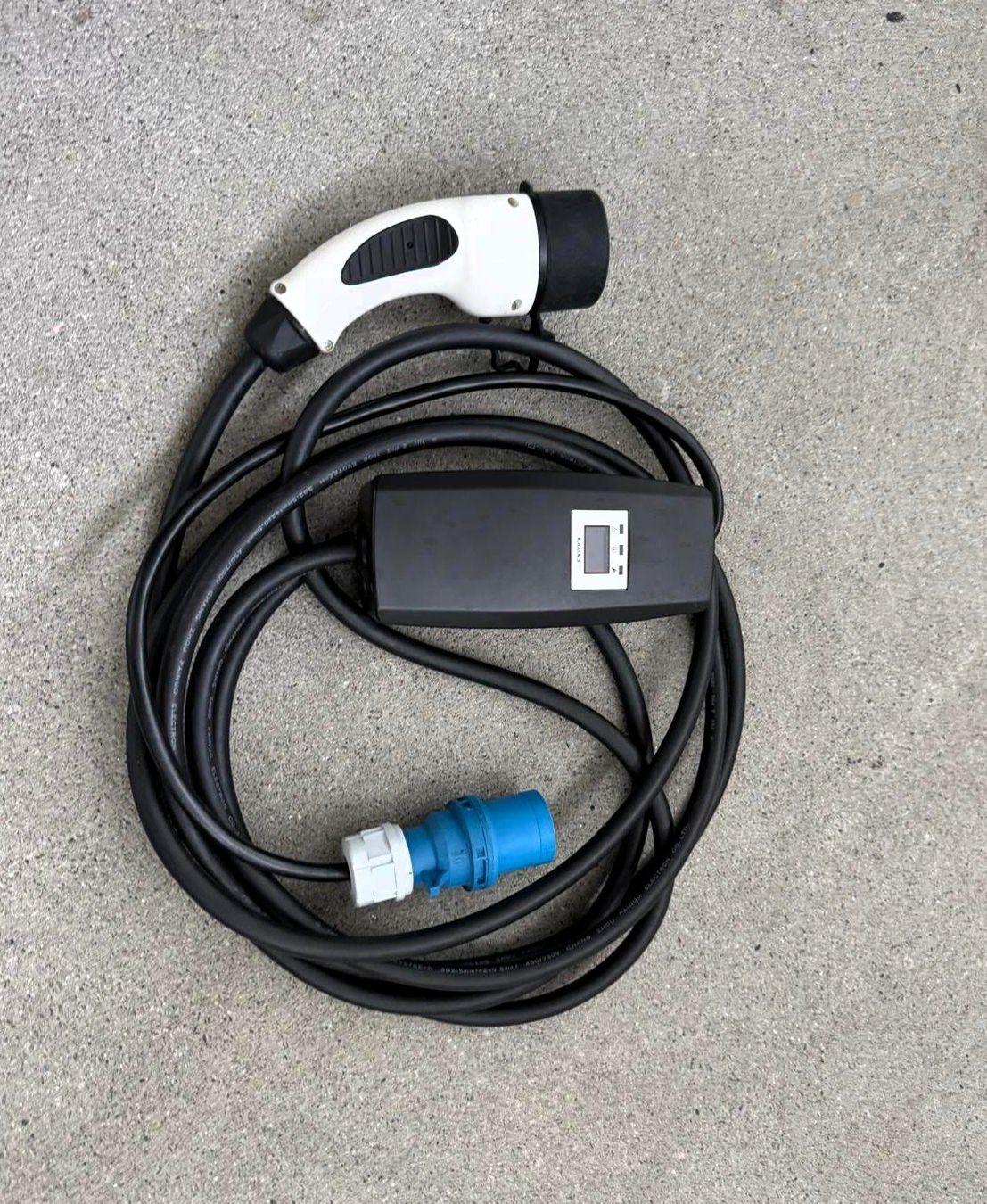 Chargeurs de batterie: Auto Ladegerät KNONS Mode 2 EVSE 16A – D'occasion à Sempach par sta_p662