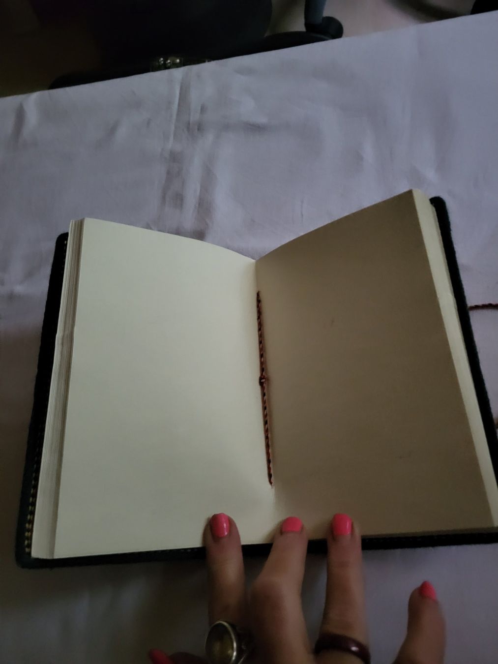 Libri: Rotes Notizbuch mit Ganesh (Elefantengott) – Nuovo (secondo la descrizione) da Guggisberg venduto da Aegertenlehn 2