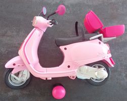 Mattel Barbie Roller Vespa pink