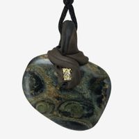Eldarit Steinanhänger (Kambaba, Nebulastein) mit Pyrit