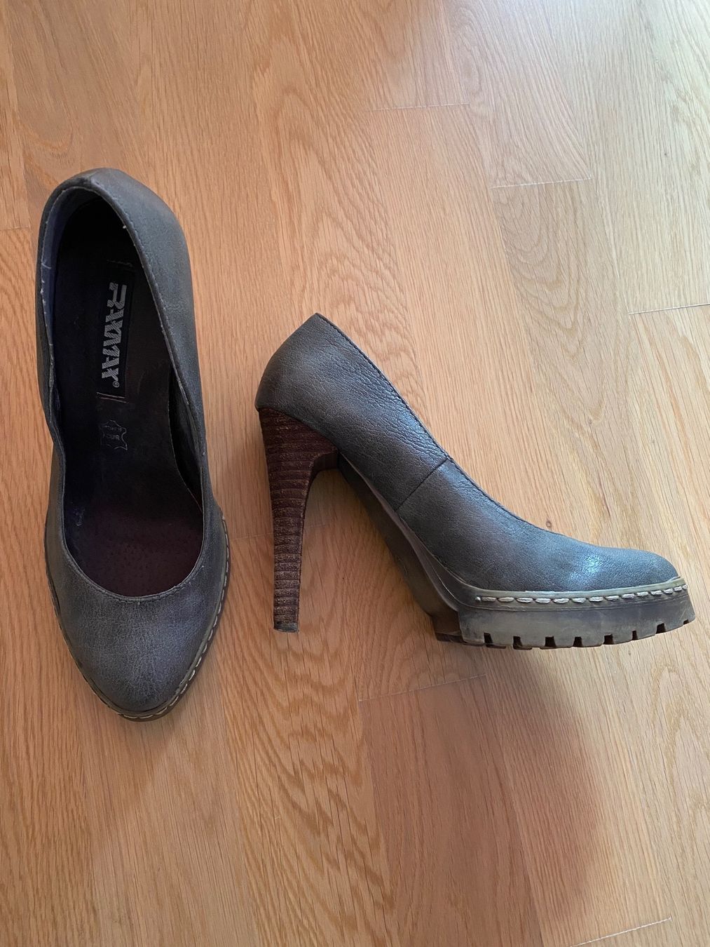 Scarpe da donna: Hauts talons compensés en cuir – Usato da Clarens venduto da OptitesJoliesChoses 1