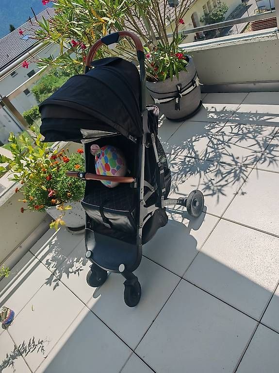 Carrozzine: Poussette ultra-compacte Yoya Plus 4 (pliable avion – Usato da Chamoson venduto da OkGeo 1
