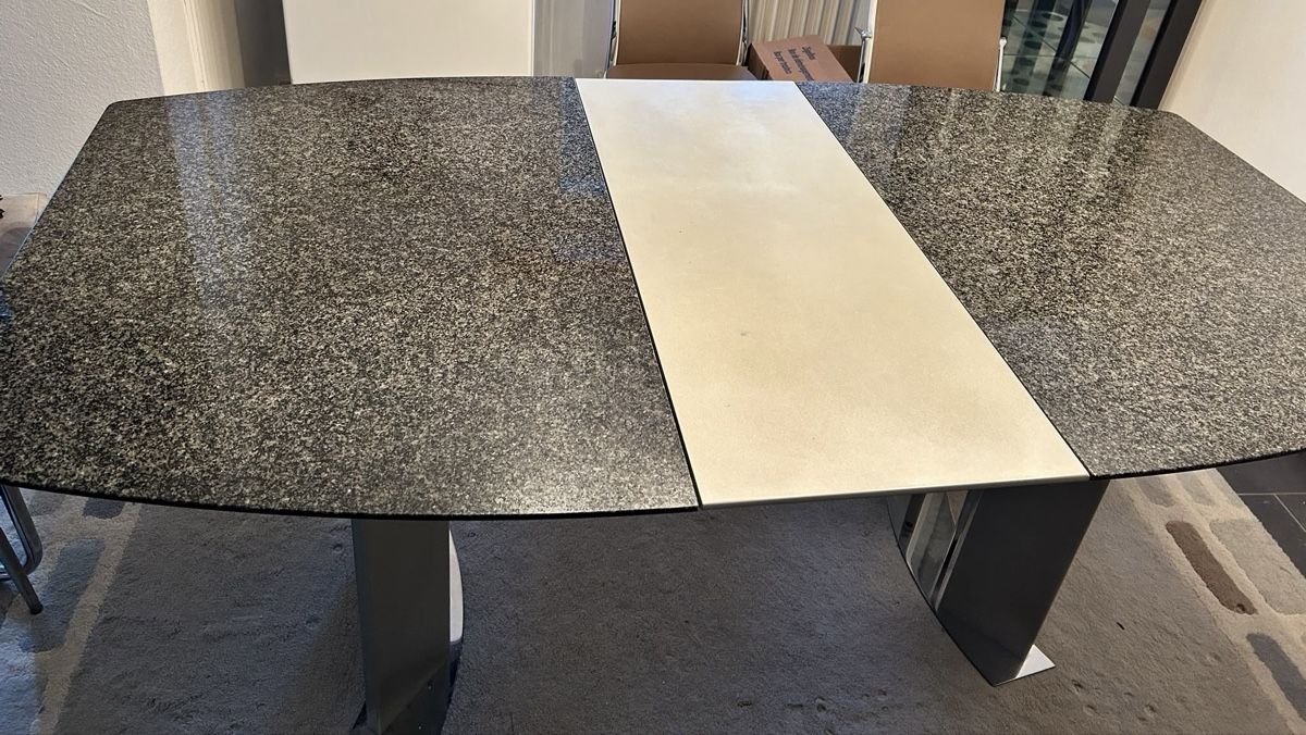 Tische: Esstisch  – Gebraucht aus Seuzach von Pamase