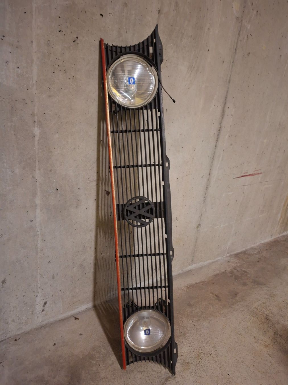 Volkswagen Tutti pezzi di ricambio auto: VW Golf 1 & Cabriolet Hella Grill – Usato da Schlieren venduto da remixx 1