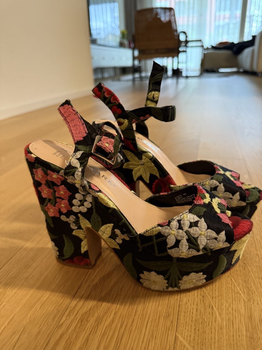 Primark Scarpe da donna: Bestickte High Heels mit Blumenmuster – Nuovo e nell'imballaggio originale da Döttingen venduto da SenKirman 1