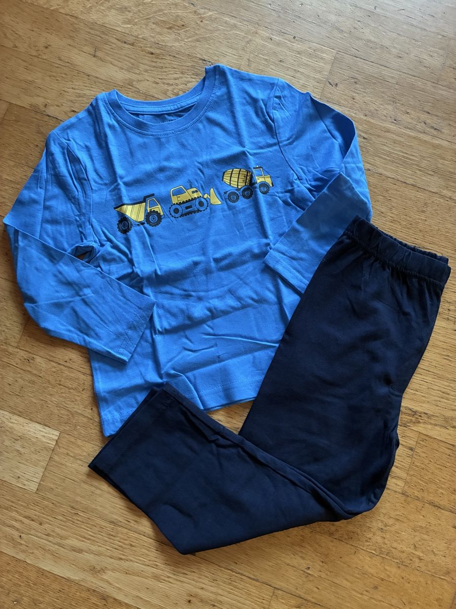 Pyjamas: Schönes Pyjama Gr. 104, Neu – Neuf (Voir description) à richterswil par lunamarie001