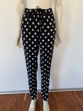 AKRIS: Lässige und super bequeme, gepunktete Hose, 36