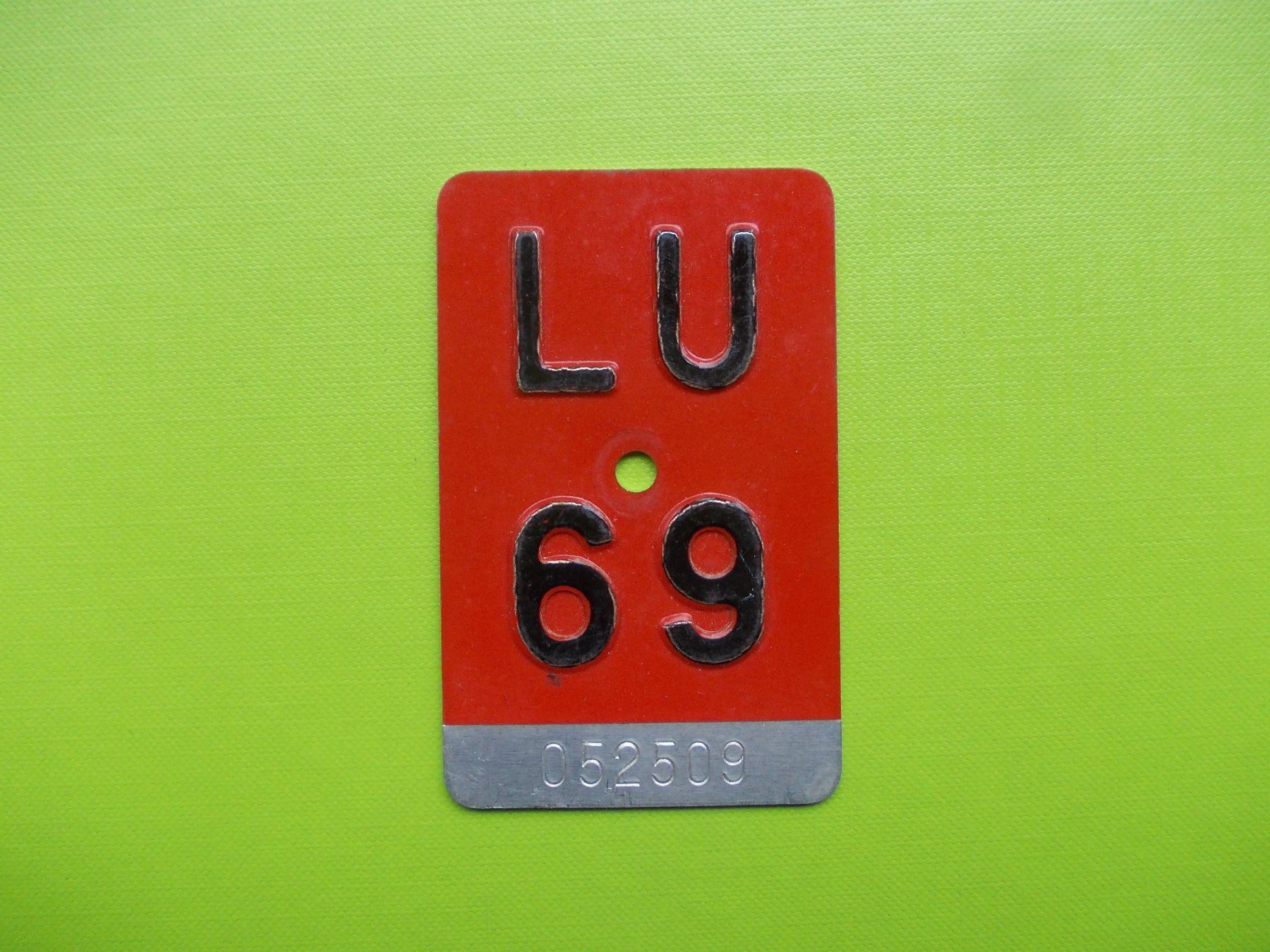 Insegne: Velonummer / Fahrradnummer LU 69 – Usato da Gsteigwiler venduto da HORMIGA21