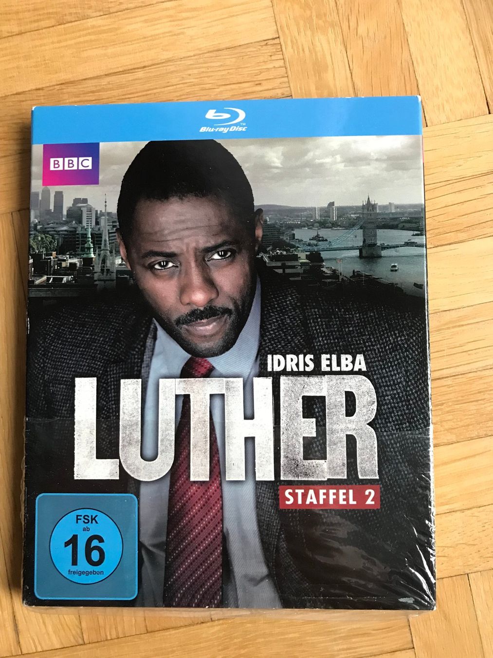 Tutti i DVDs: Luther - Staffel 2 - mit Slipcover - Blu-ray – Nuovo (secondo la descrizione) da Zürich venduto da Malcom 3