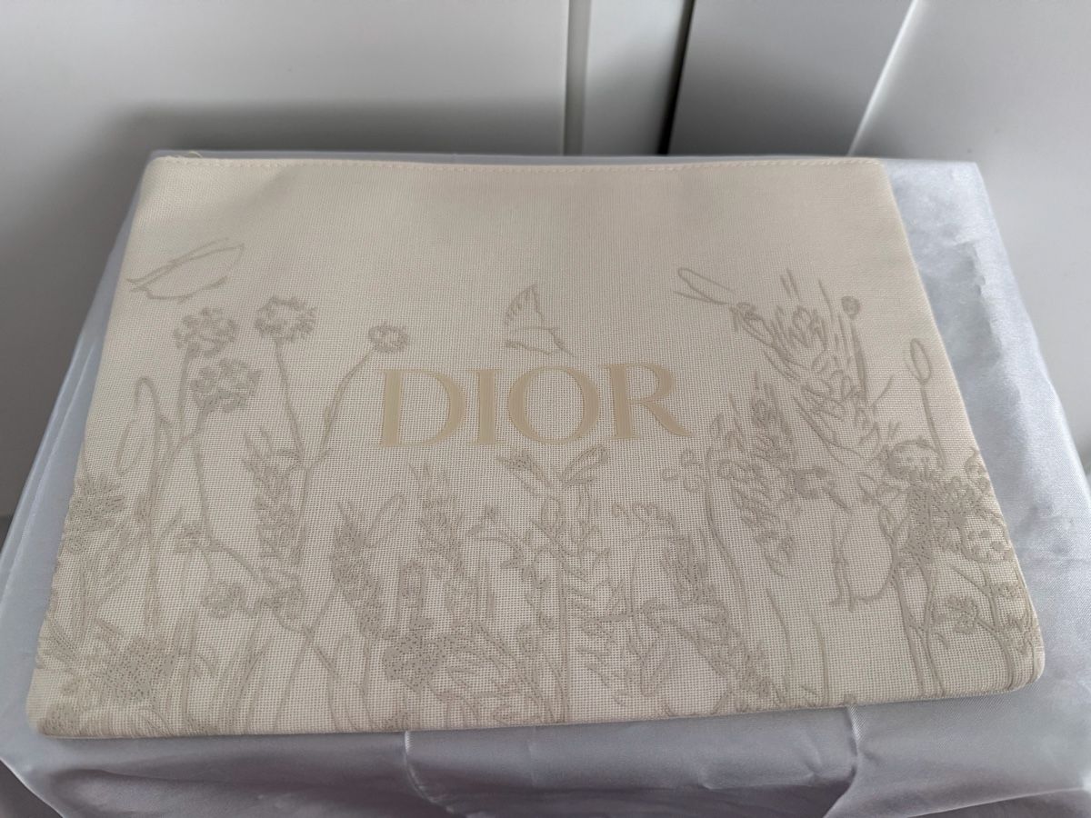Dior Trousses de maquillage: Dior Necessaire Pouch  – Neuf avec emballage d'origine à Bern par Blueangel6 1