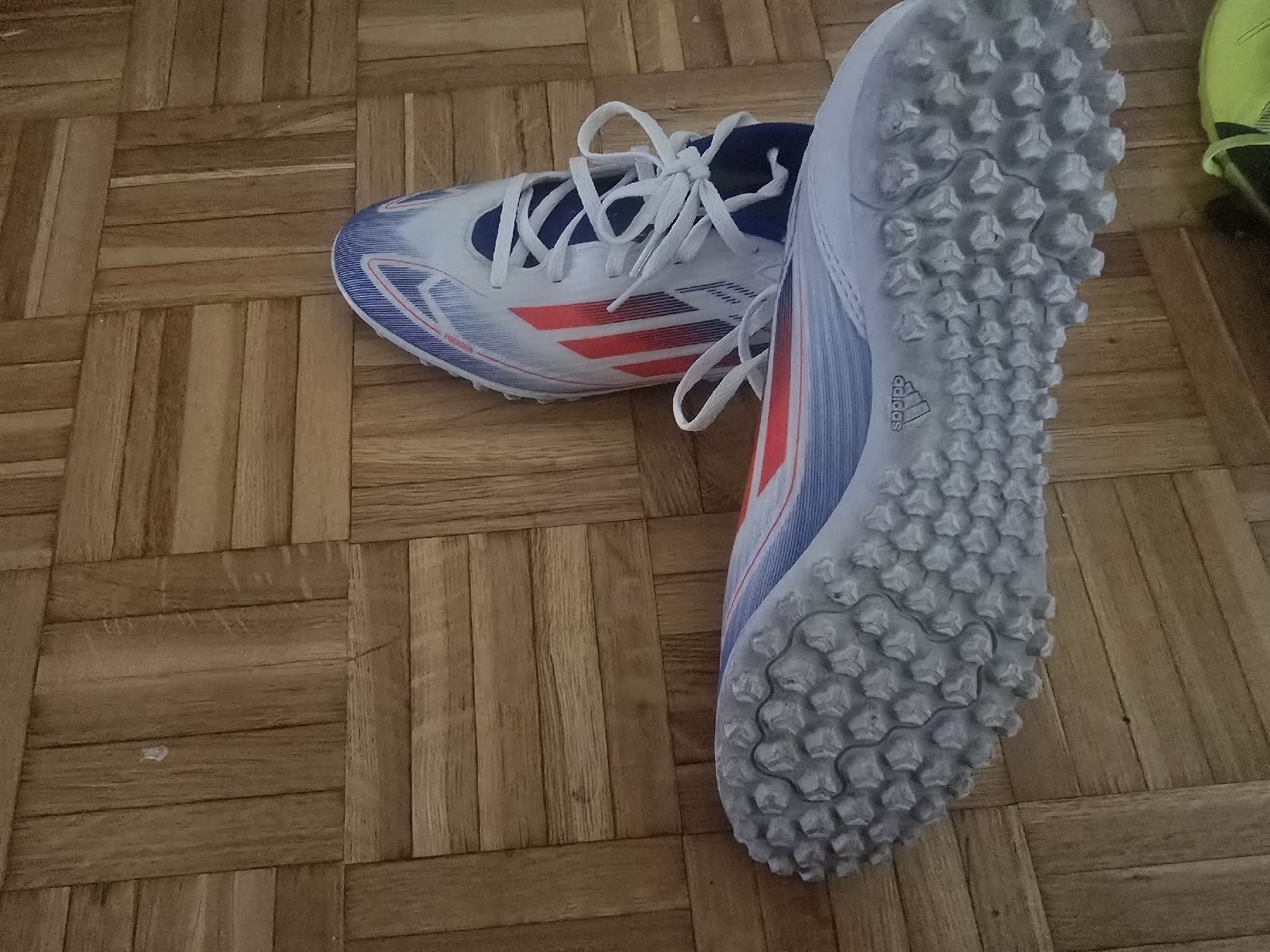 Adidas Scarpe da uomo: Chaussures de foot Adidas Predator, pointure 44  – Usato da Mont-sur-Lausanne venduto da Didinho 1