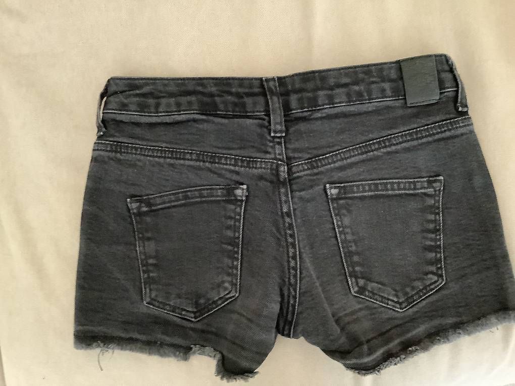 Mango Jeans: Short black jeans for woman – Usato da Zürich venduto da eli_685m 2