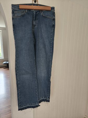Calzedonia-Jeans in Grösse M – Perfekt für den Frühling!