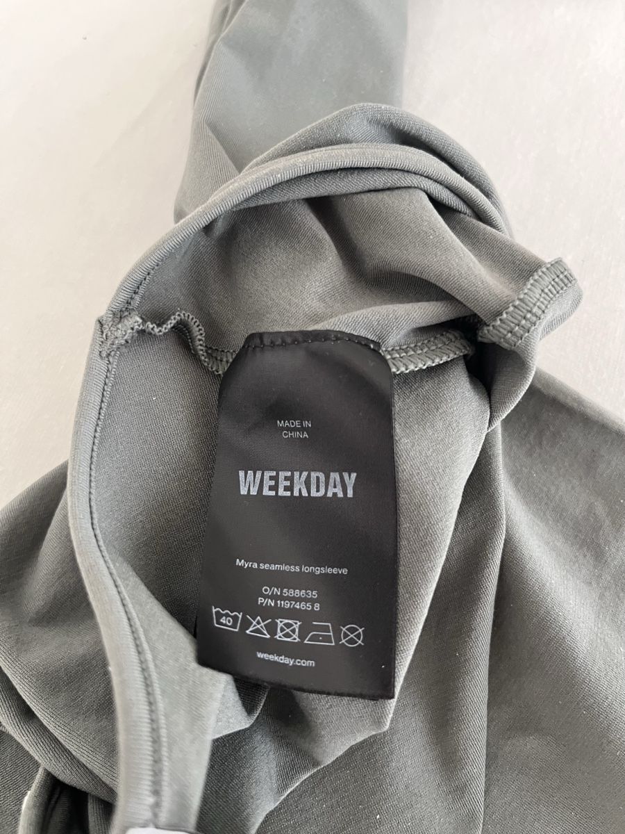 Weekday Top: WEEKDAY Seamless Party Top, XS – Nuovo (secondo la descrizione) da Zumikon venduto da nata_sells 3