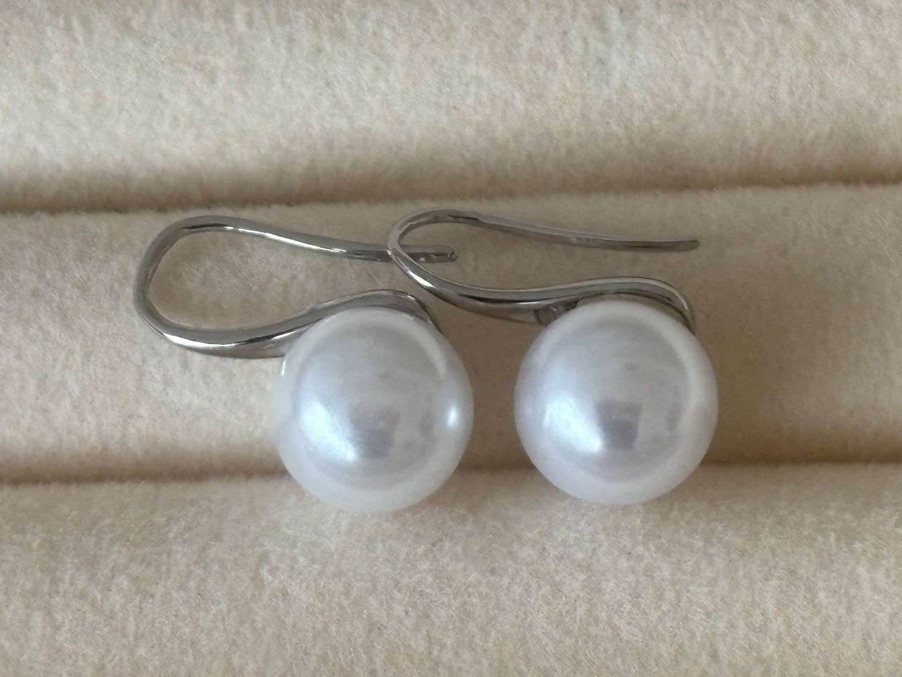 Orecchini pendenti & Orecchini a lobo: Luxus Elegante Ohrstecker  Kunstperlen weiss Farbe: Silber – Nuovo (secondo la descrizione) da Biel-Bienne venduto da Roserosse13 4