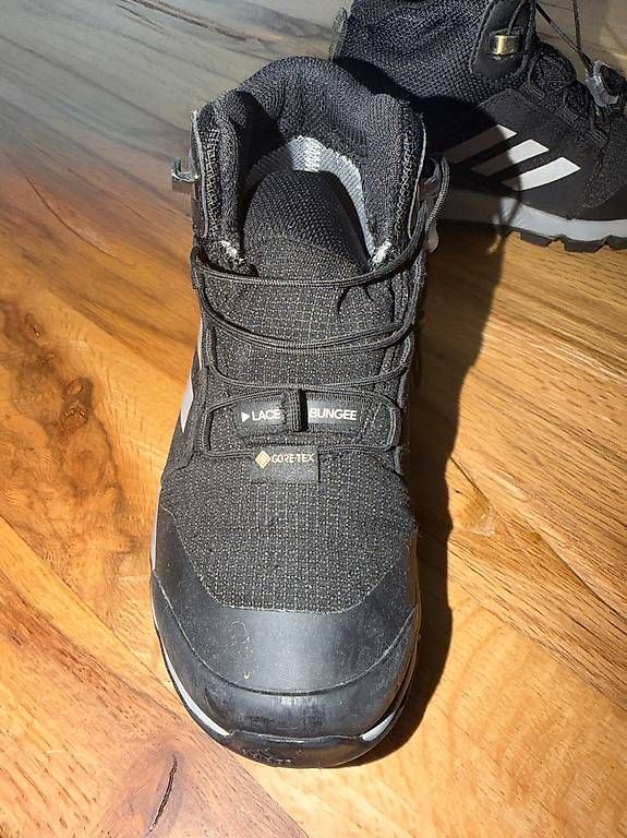 Chaussures garçon: Adidas Terrex Wanderschuh Gr.29 – D'occasion à Dulliken par Undercover 2