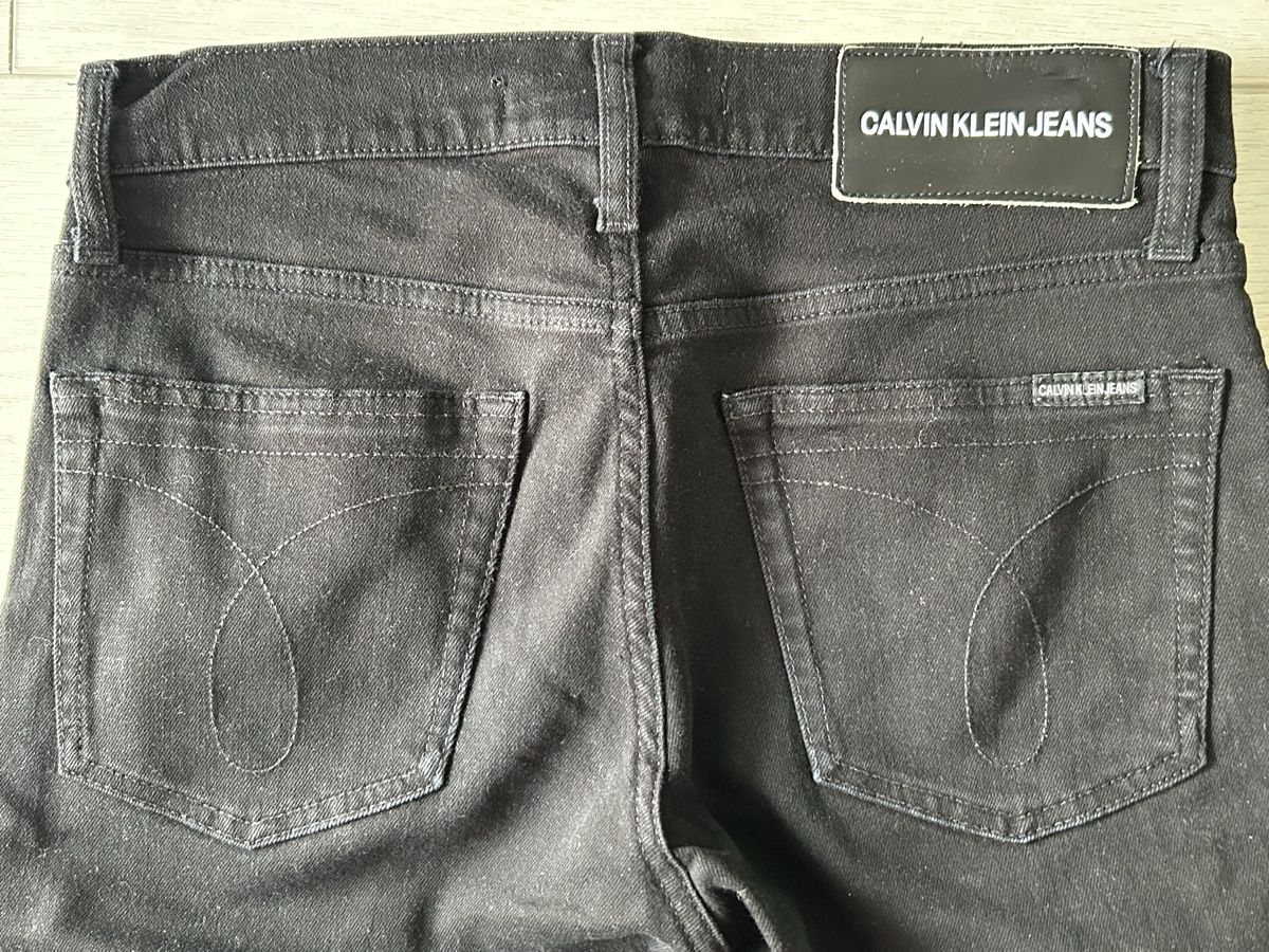 Calvin Klein Jeans: Calvin Klein Jeans, schwarz, Gr. 29/34 – Nuovo (secondo la descrizione) da Strengelbach venduto da Xycy 7
