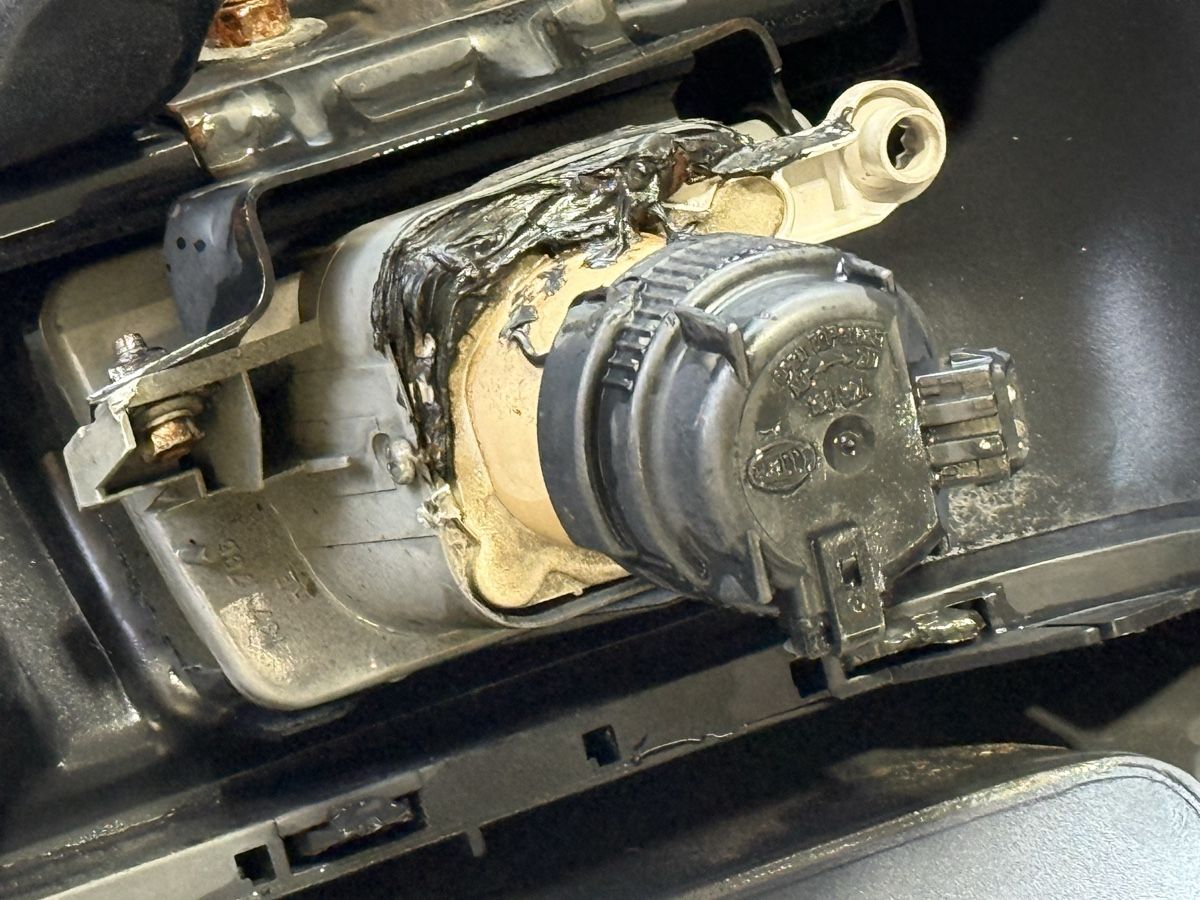 VW Alle Autoersatzteile: Original VW Golf 2 GTI / G60 Frontstossstange – Gebraucht aus Niederhasli von Ajlina1212 6