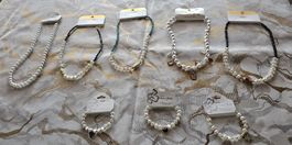 Kunstperlen Halskette und Armbänder 