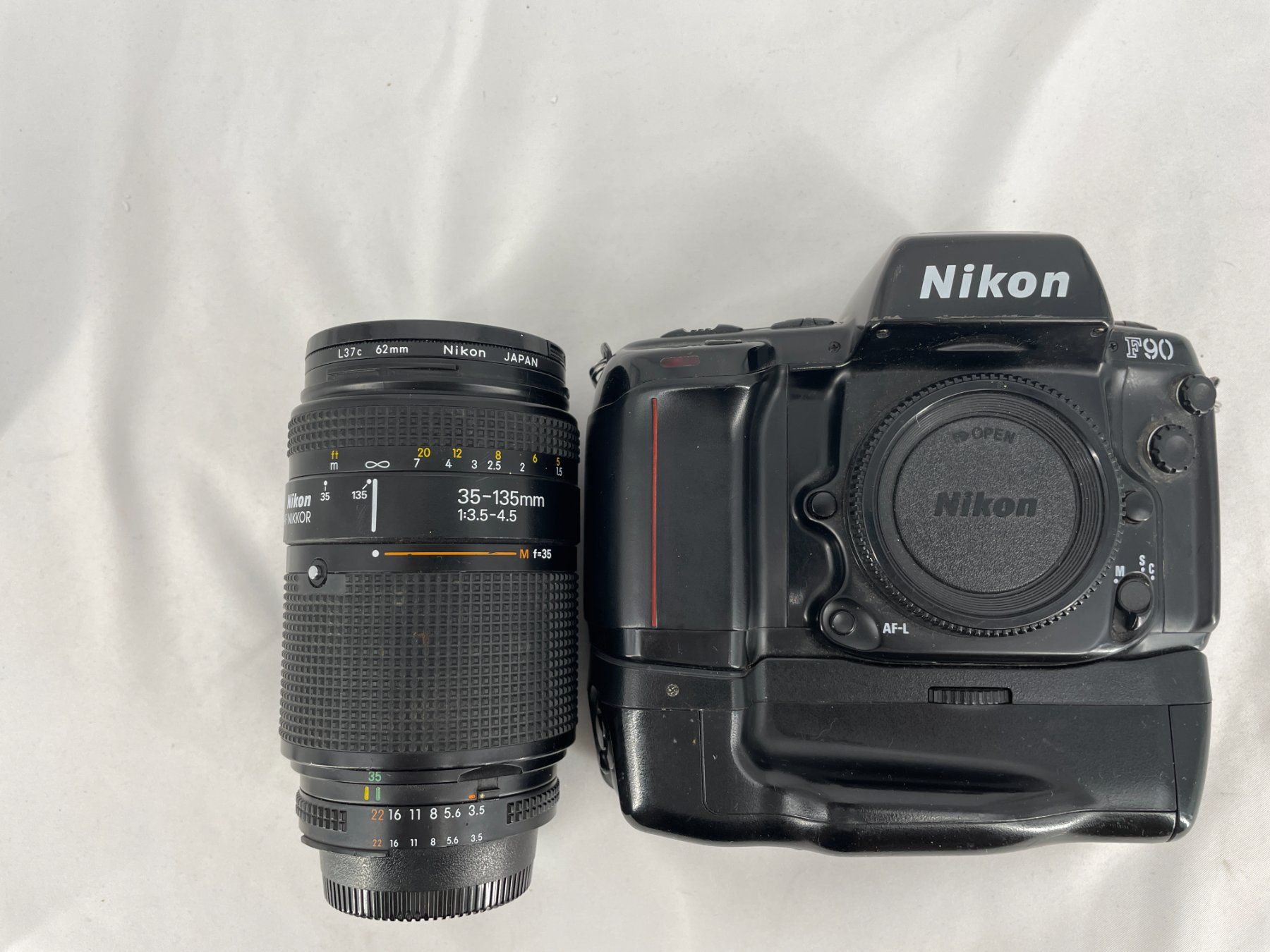 Nikon Fotocamera: NIKON F90 MB 10 0BJ 35 – Usato da Lausanne venduto da PlusValue_Lausanne