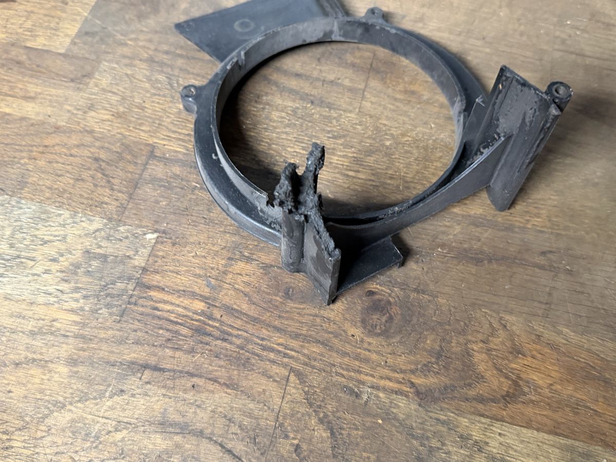 Mofa-Ersatzteile: Halter Abdeckung Mofa Minarelli V1  – Gebraucht aus Bolken von si.x.las 2
