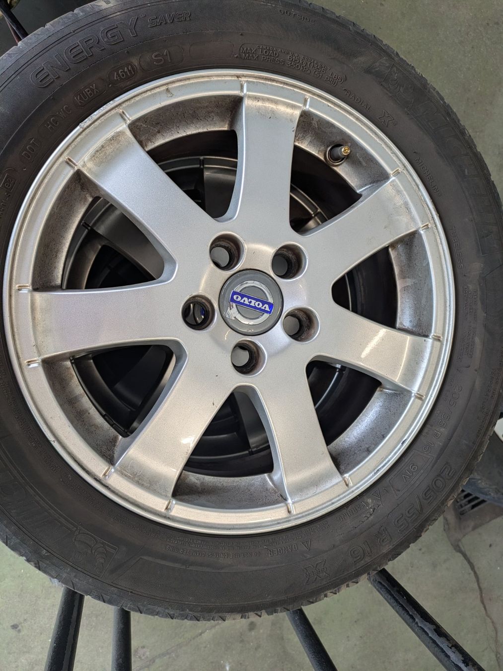 Volvo Pneumatici & Ruote complete: Kompletträder Volvo V50/S40 – Usato da Frutigen venduto da por_jvz2 2