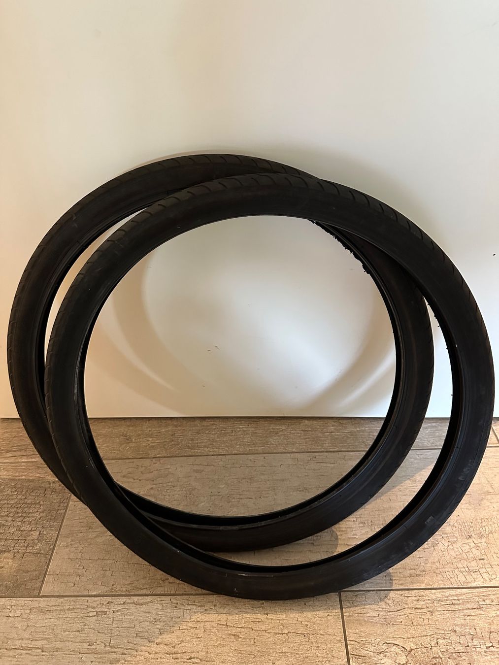 Ersatzteile: A pair of 20 x 1.50 tyres – Gebraucht aus Signy von HelloVeloCH