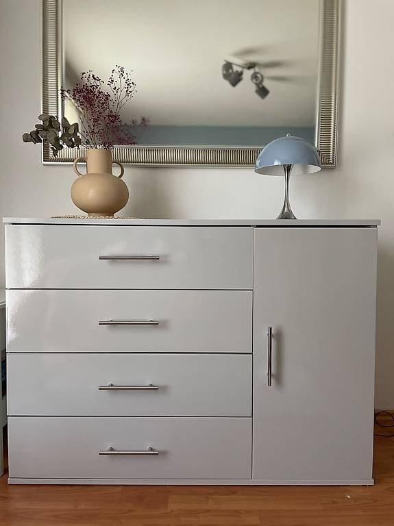 Ikea Commodes: IKEA BORKENES Kommode hellgrau Hochglanz – D'occasion à Winterthur par cni_2m88