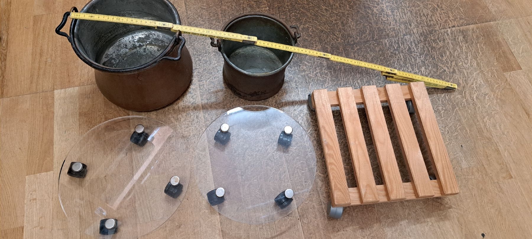 Vasi per fiori: 2 Messingtöpfe und 3 Untersätze – Usato da Urdorf venduto da Canyamel1 2