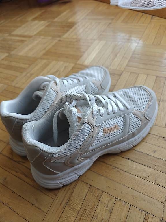 Scarpe da donna: Bench Schuhe, Grösse 40 – Usato da Samedan venduto da t_p_8nvs 1