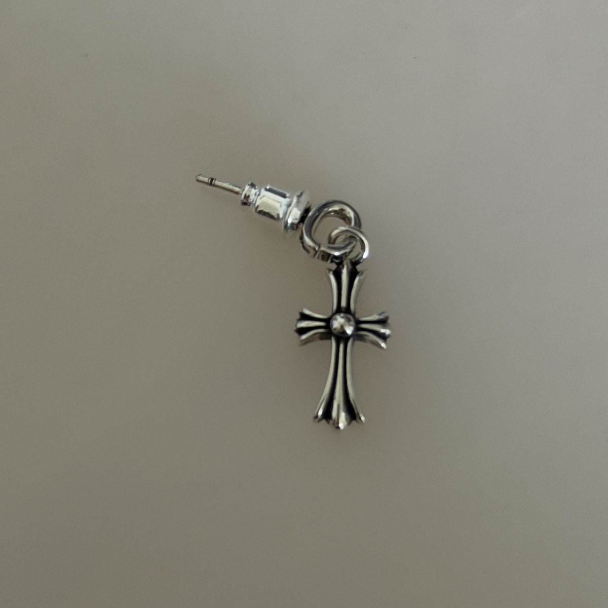 Orecchini pendenti & Orecchini a lobo: silver cross earring  – Usato da Figino venduto da 1024sells 1
