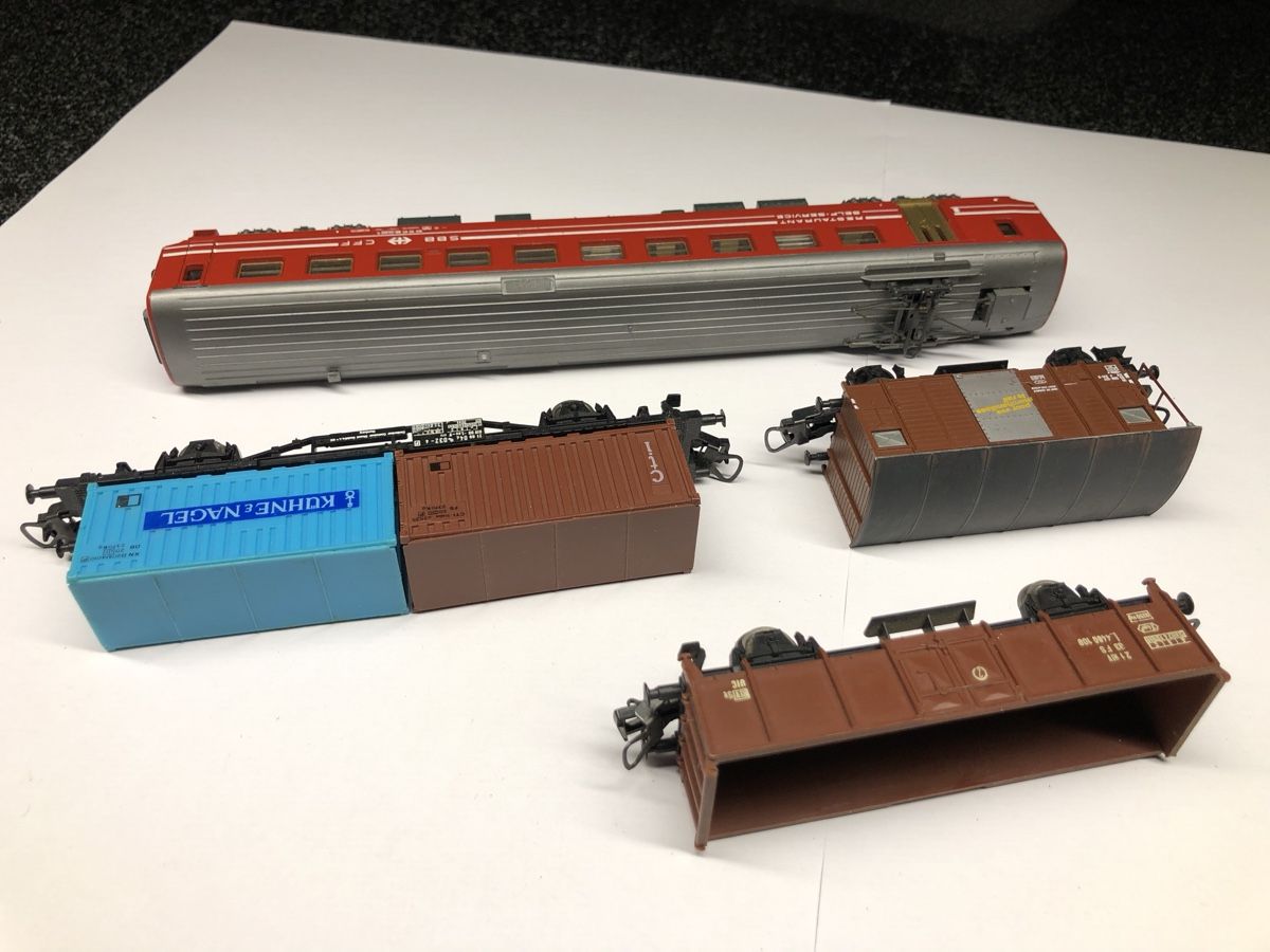 Lima Modellini di ferrovie: Lima 4er Set SBB Wagen Restaurant, Container/Güterwagen – Usato da Zweidlen venduto da Maerliharo_57 7