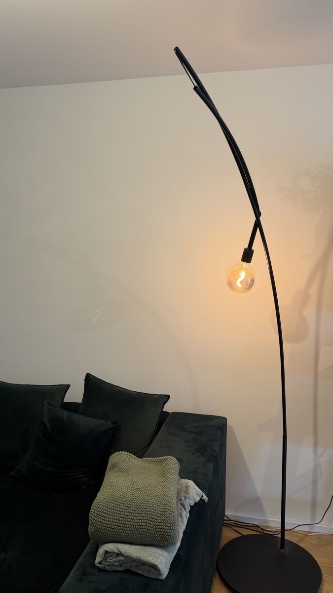 Lampen: Stehlampe schwarz  – Gebraucht aus Basel von ari_y9pj