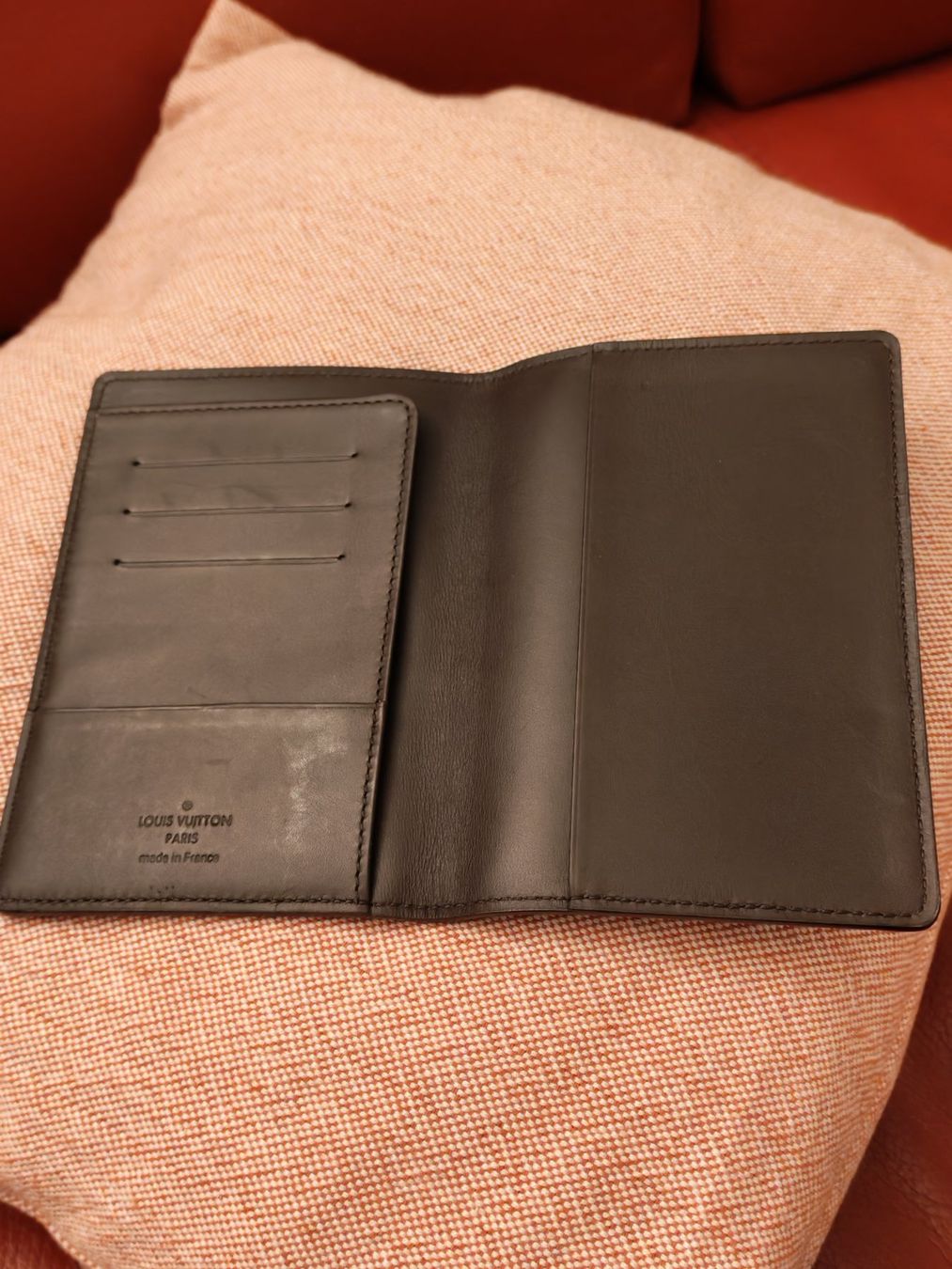 Louis Vuitton Portefeuilles: COUVERTURE PASSEPORT  CUIR LOUIS VUITTON – D'occasion à Trélex par autard 3