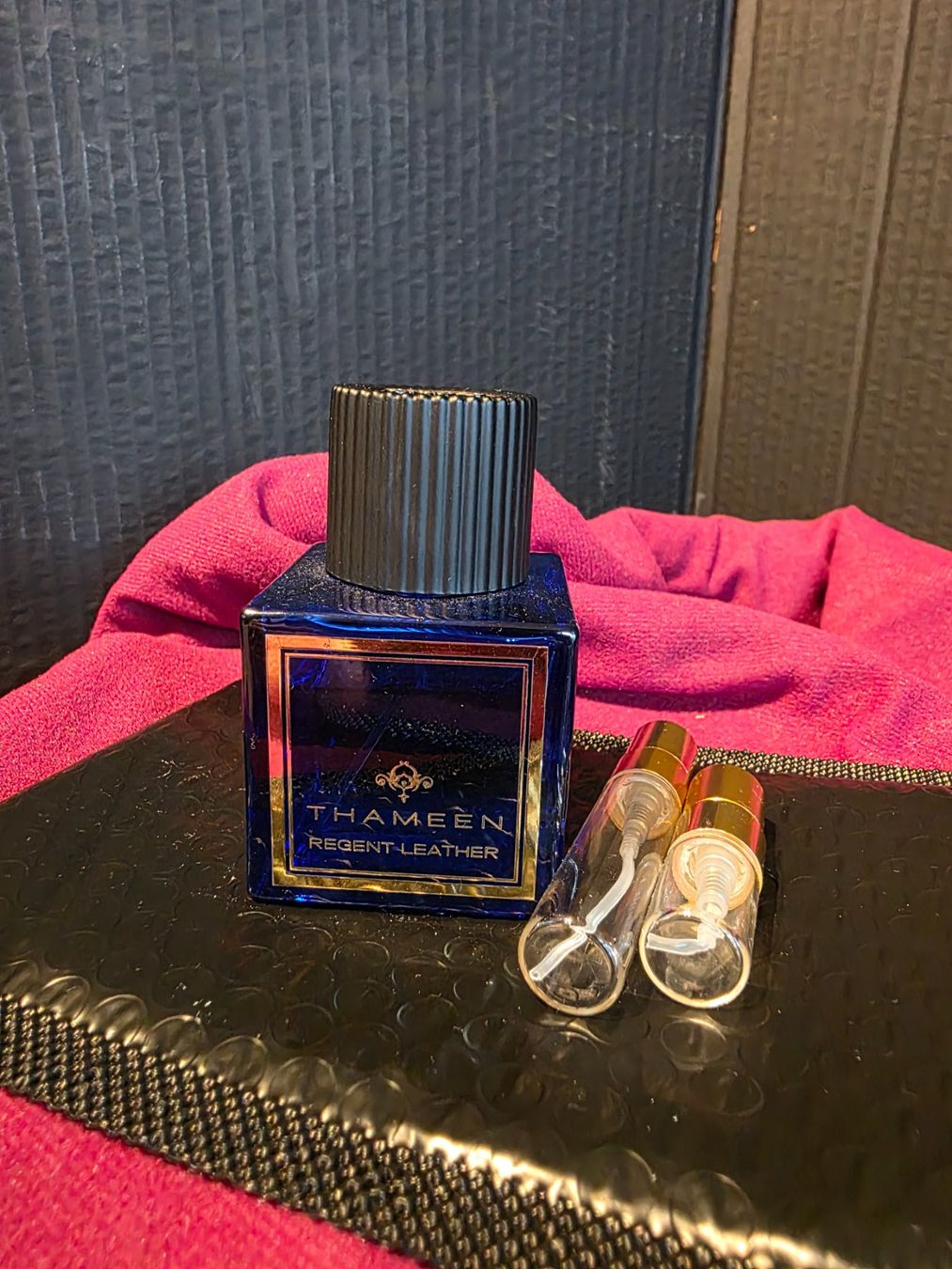 Profumi & Eau de Toilette: Thameen Regent Leather, Extrait, Abfüllung/Tester/Probe 1ml – Nuovo (secondo la descrizione) da Winterthur venduto da Bratwurstbrater