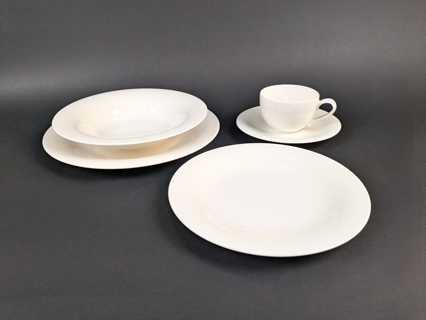 Villeroy & Boch Geschirrsets: ESSENTIAL TELLER-SET Like. by Villeroy & Boch – Gebraucht aus Dintikon von Restwert_Dintikon 2