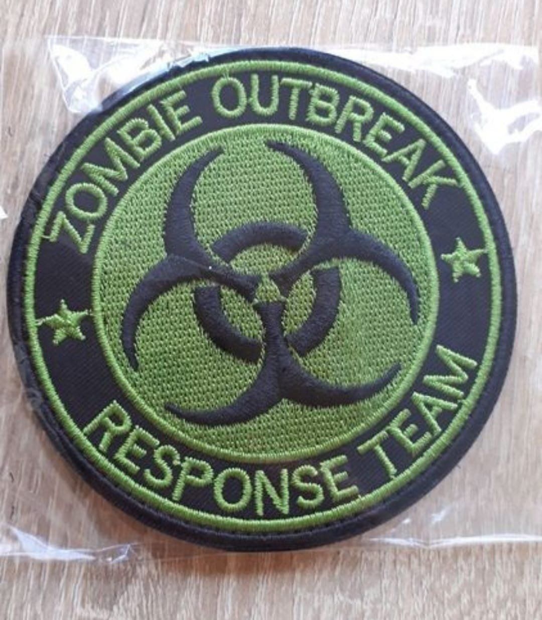Placchette & Badge: Neu Patch Zombie Outbreak Grün mit Klett – Nuovo e nell'imballaggio originale da Walenstadt venduto da SchnaeppchenRabe