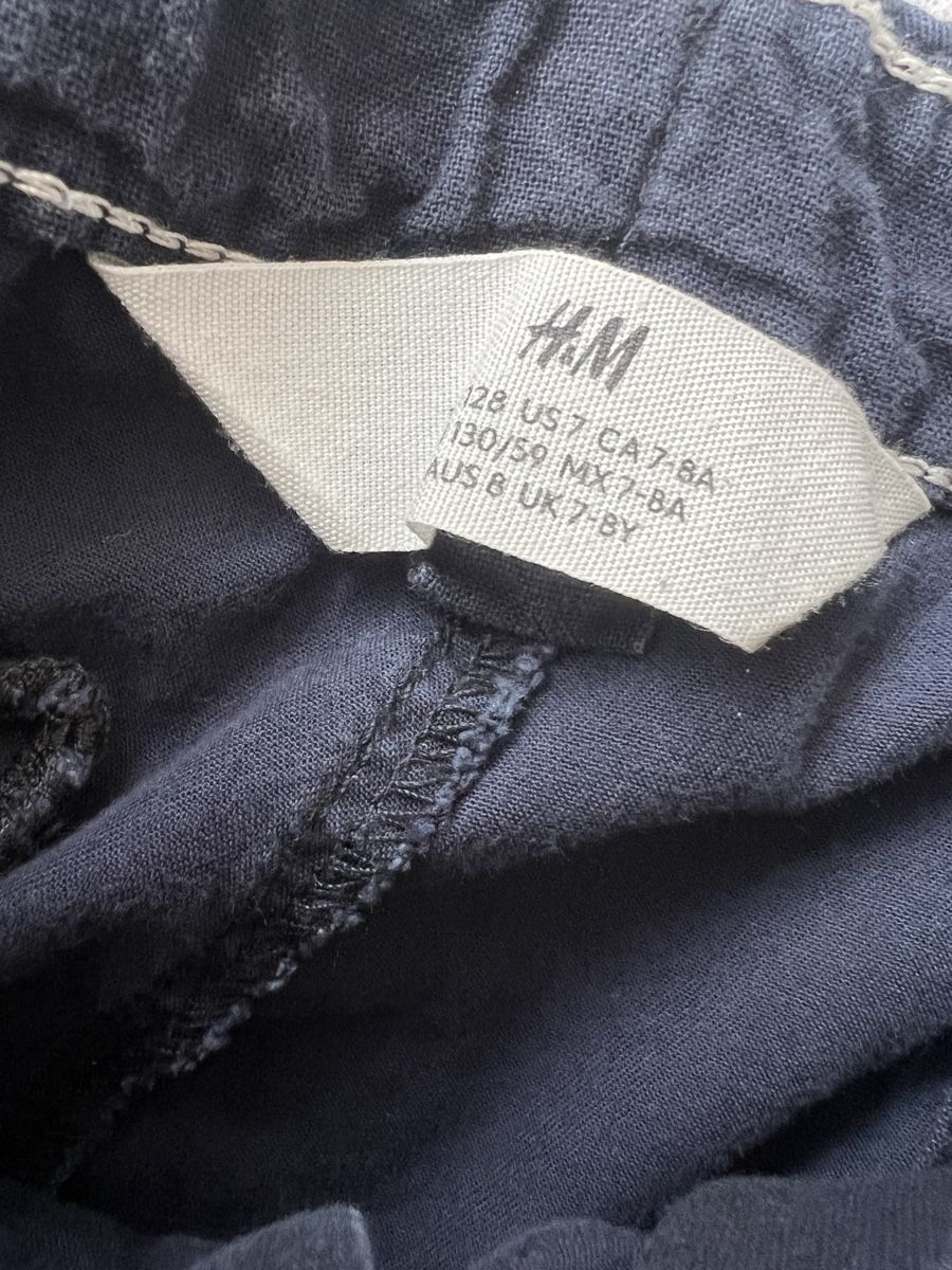 H&M Pantaloni: H&M HOSE NAVY GR 128 – Usato da Basel venduto da theo-g77 2