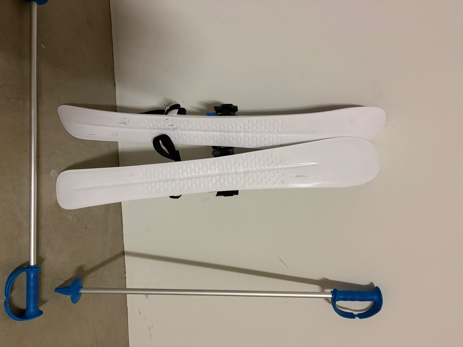 Skis: Kinderski Set mit Stoecken – D'occasion à Studen BE par ams_qz9m 1