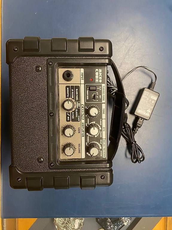 Roland Amplificatori: Kleiner Gitarrenverstärker Roland Micro Cube – Usato da Schaffhausen venduto da Galleria13_Brocki_SH 1