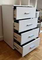 Weiße Kommode mit 4 Schubladen