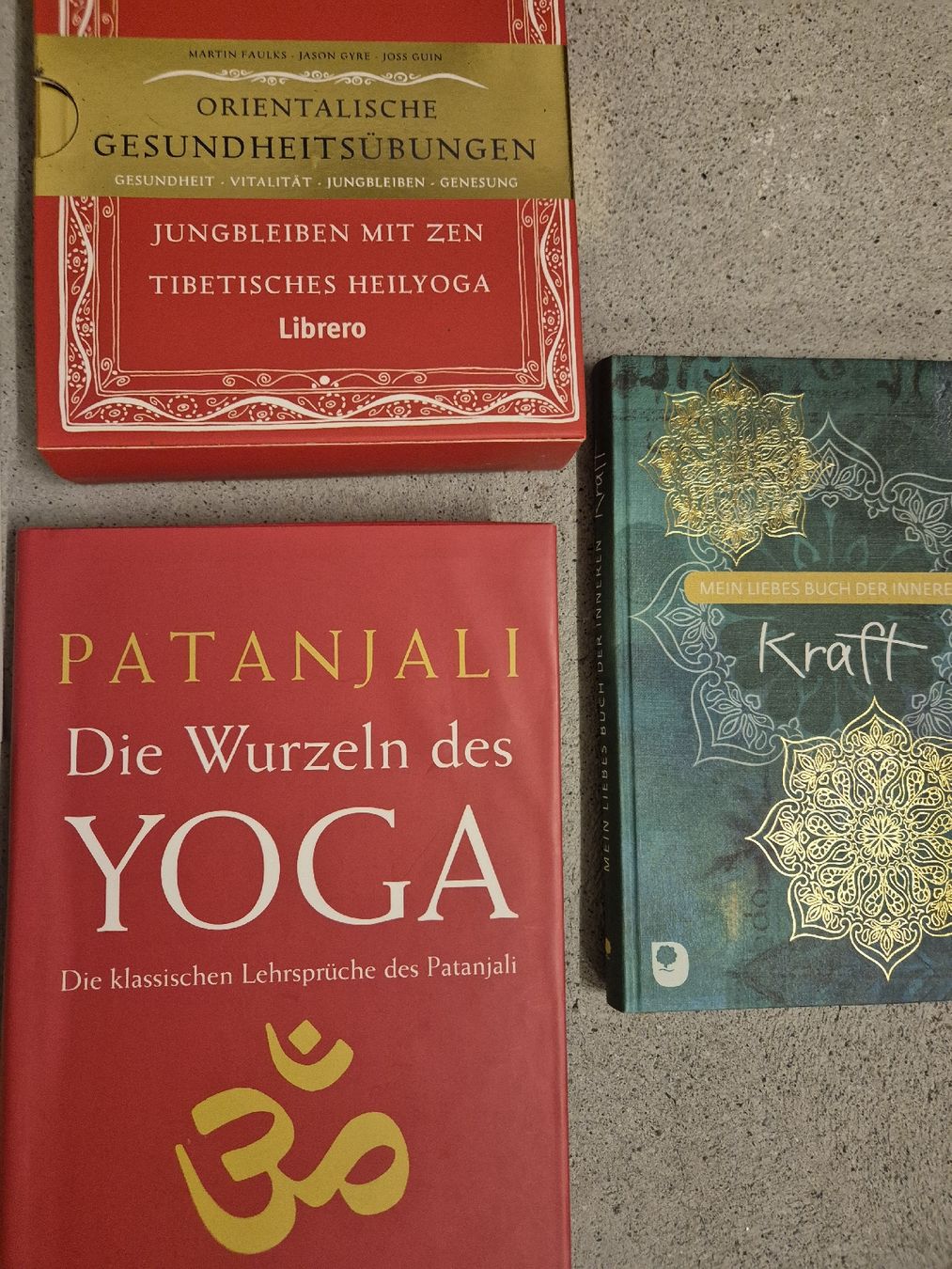Bücher: Yogabücher neuwertig – Neu (gemäss Beschreibung) aus Villmergen von MONCHHICHI 2