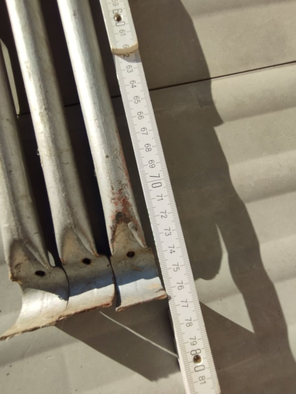 Supporti a parete: 3x Metallstangen / Gestängestreben – Usato da Ostermundigen venduto da Dinge1 3