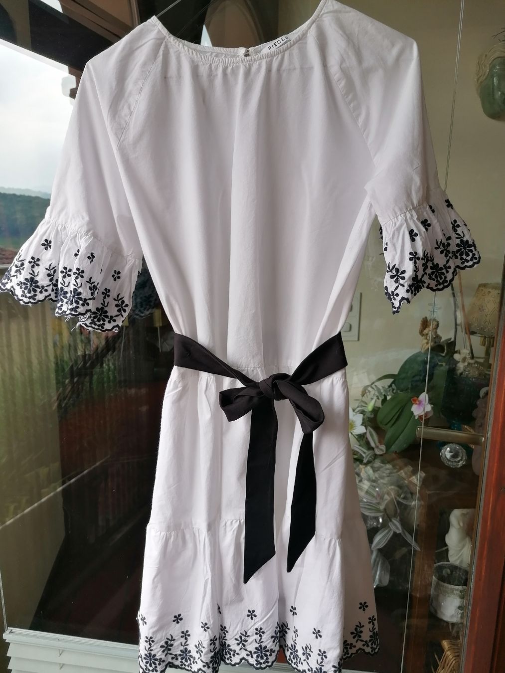 Pieces Vestiti: Kleid weiß gr M – Usato da Bedigliora venduto da Dolcezza0 3