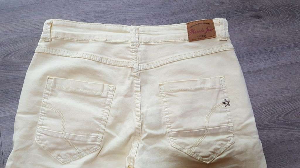 Hosen: Gelbe Kurzhose 40/42 – Gebraucht aus Bätterkinden von Elefantenzoo 2